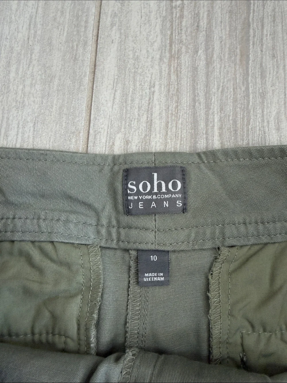 New‎ York & Company light green grey Casual Chino Shorts size 10 structured
